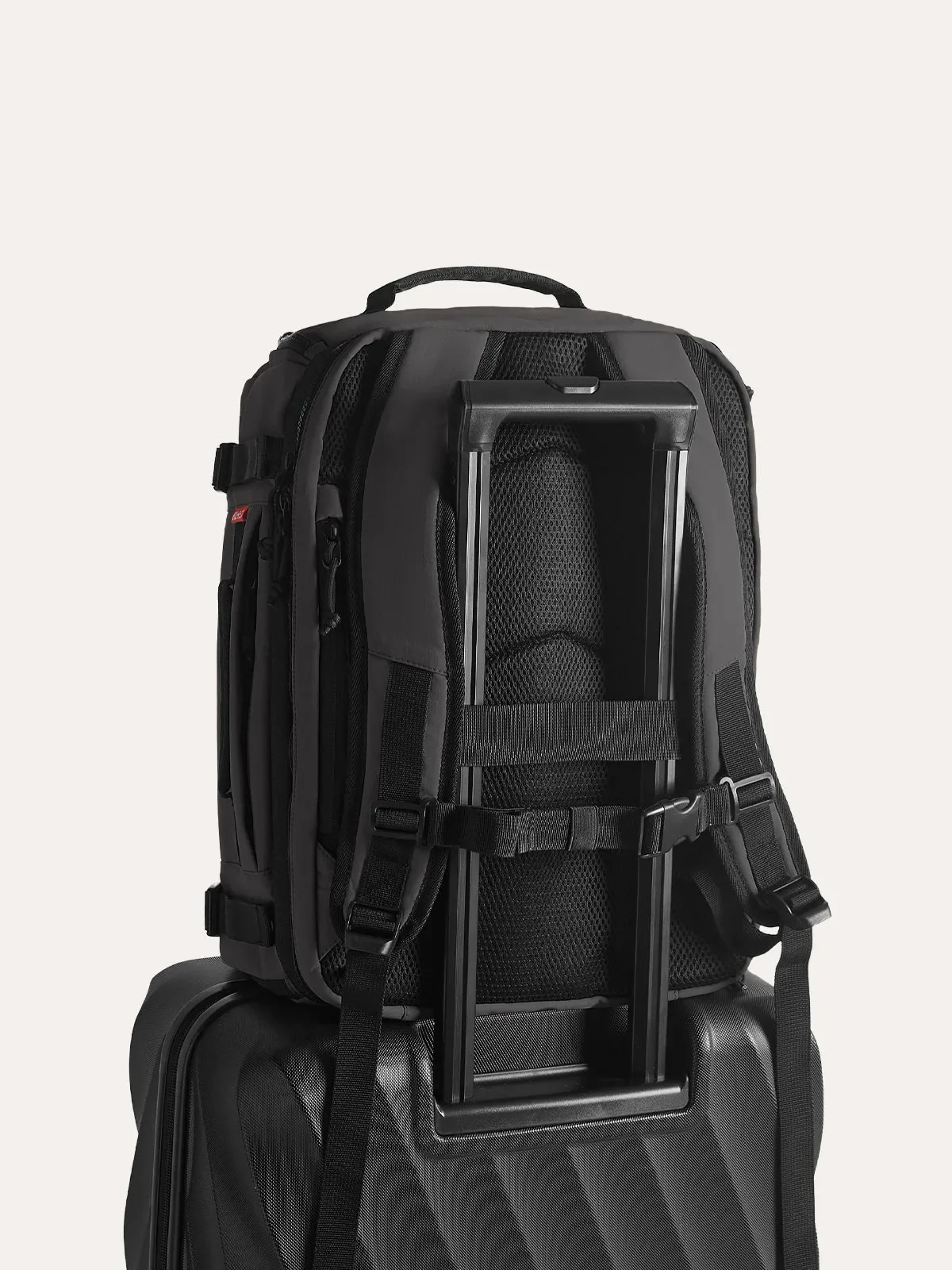 Blast 38L Mesh Travel Backpack - Image 10