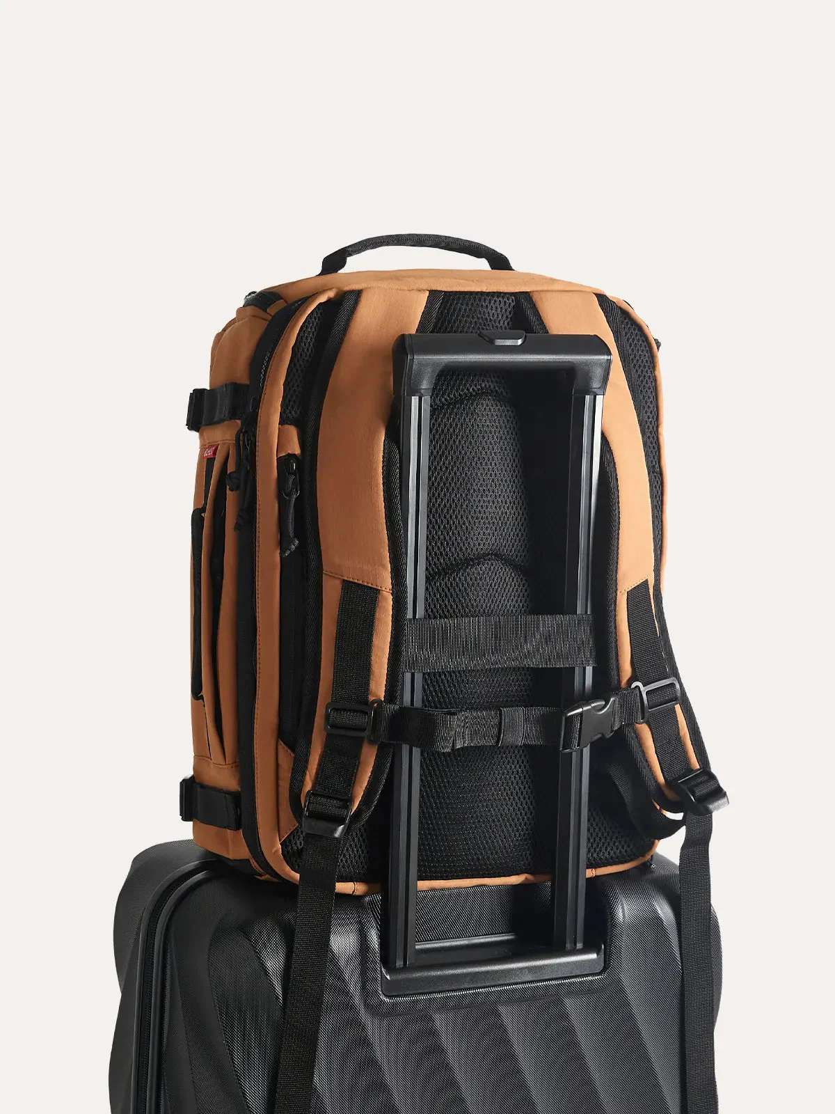 Blast 38L Mesh Travel Backpack - Image 17