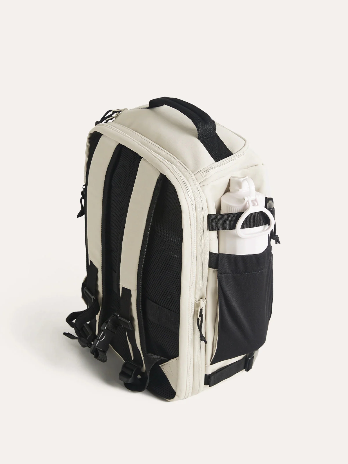 Blast 38L Mesh Travel Backpack - Image 28