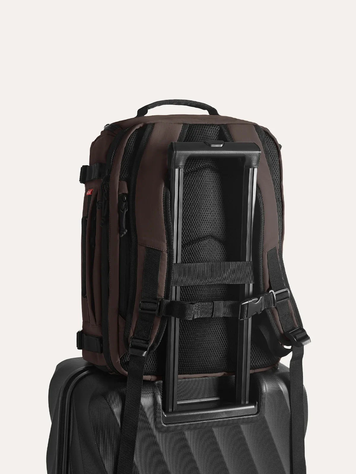 Blast 38L Mesh Travel Backpack - Image 32