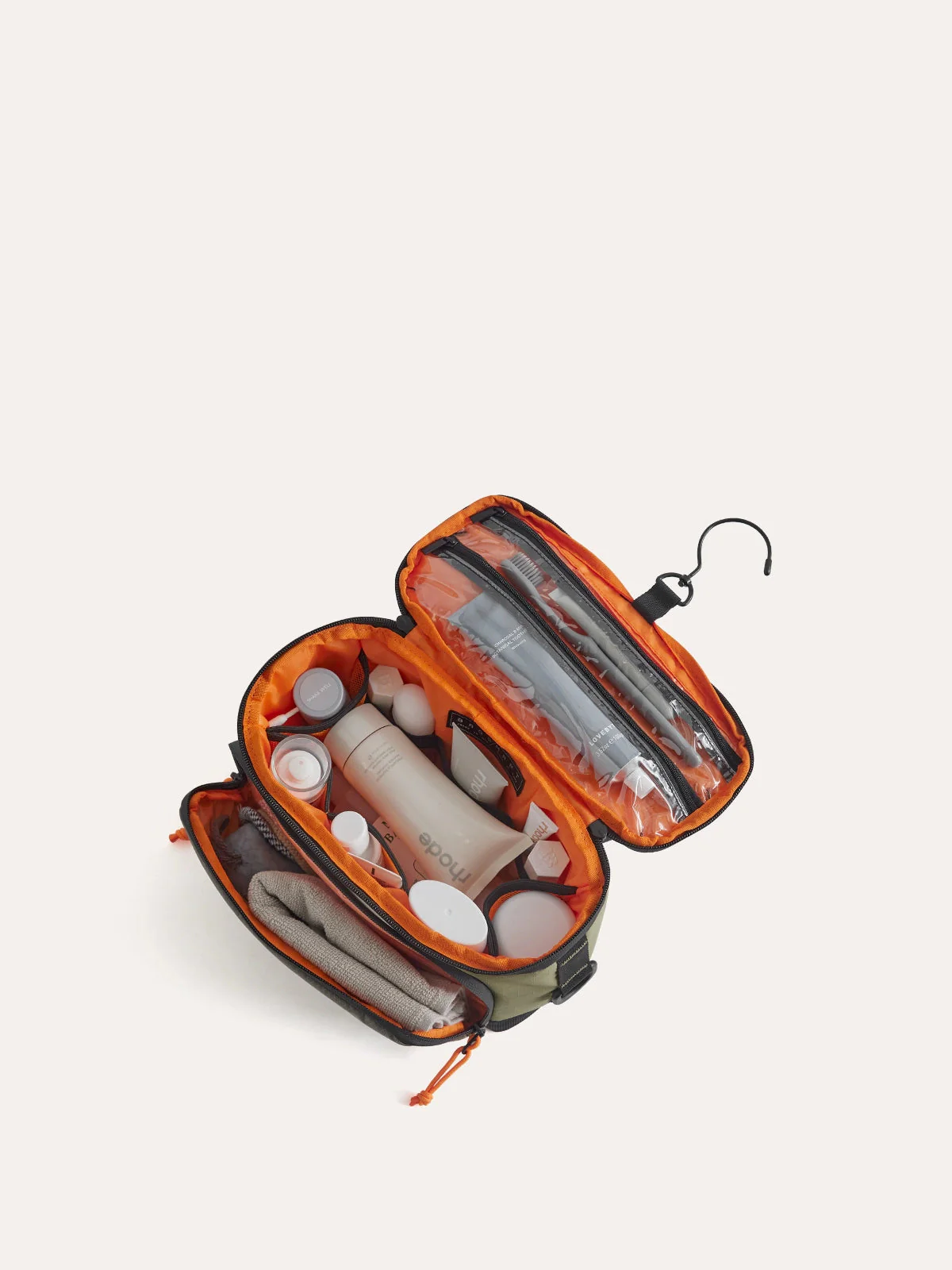 Blast 4.5L Hanging Toiletry Bag - Image 3