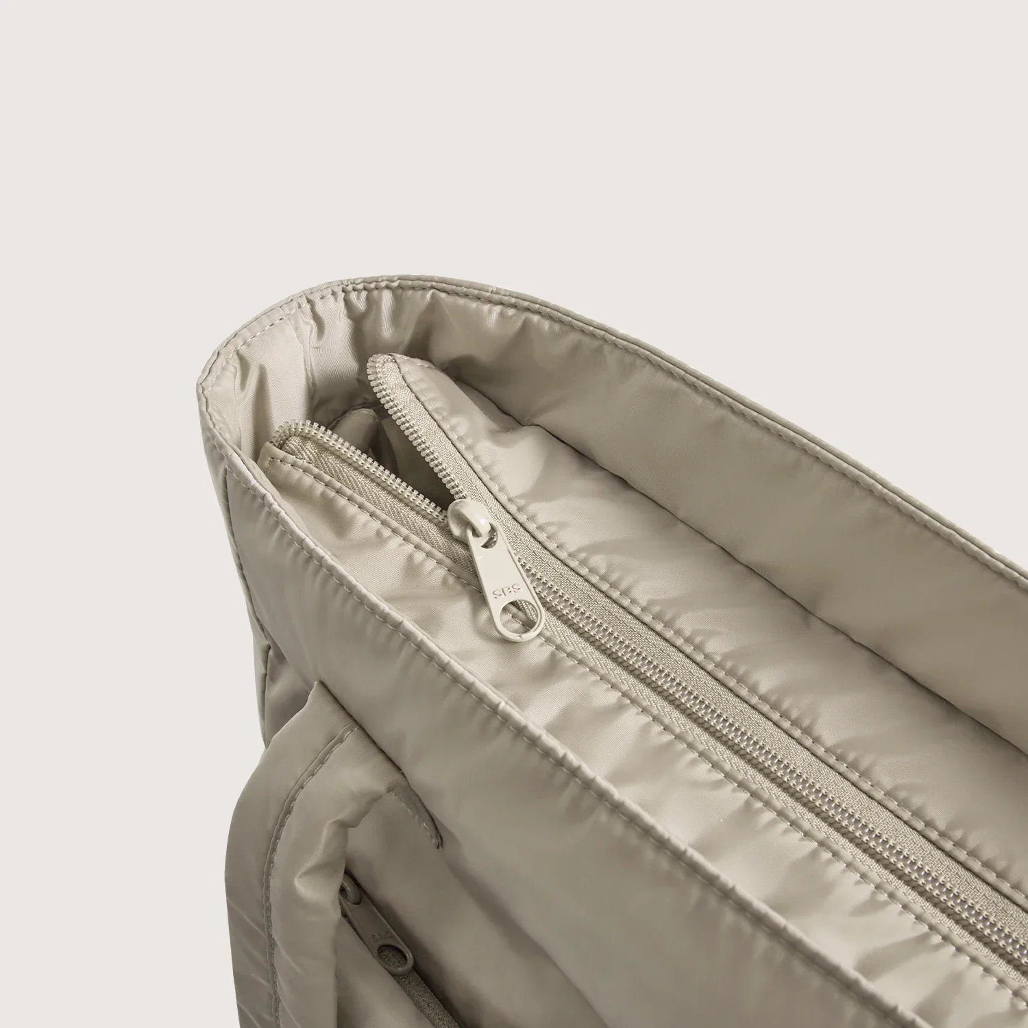 Bubble 21L Puffy Tote - Image 8
