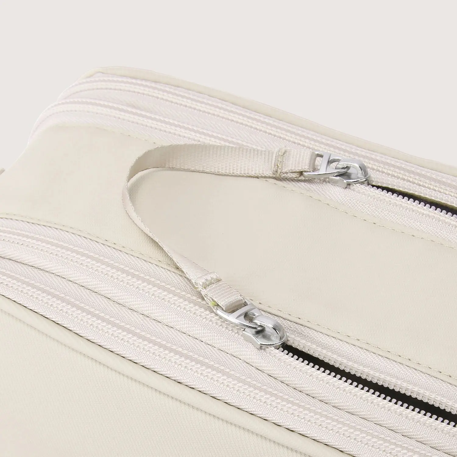 On-road Toiletry Bag - Image 44