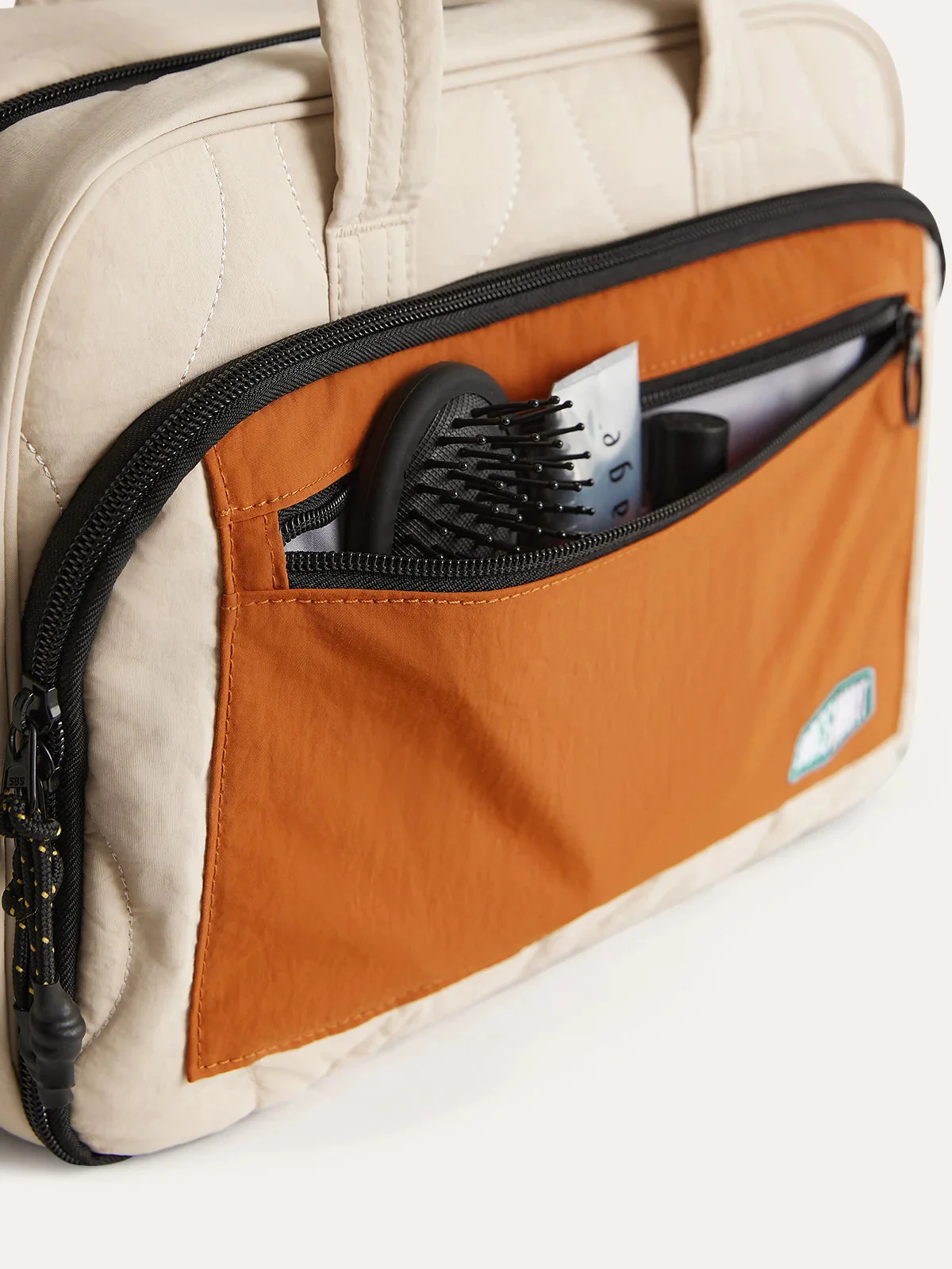Paz Hanging Toiletry Bag - Image 12