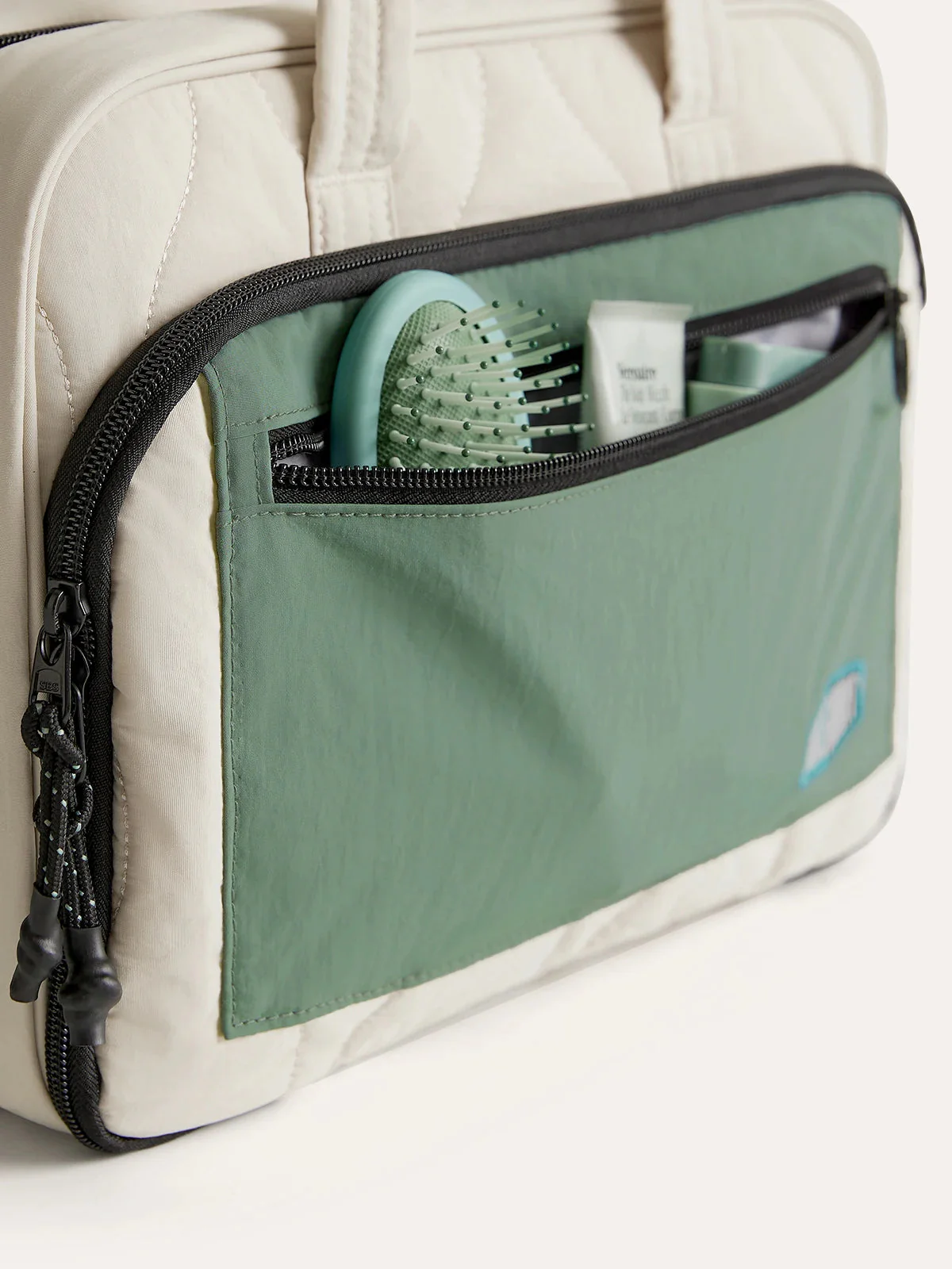 Paz Hanging Toiletry Bag - Image 6